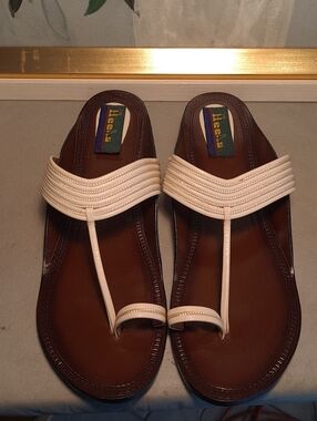 The Heels Indian Kolhapuri Sandal Handmade & Painted Brown/Cream T-Strap Leather